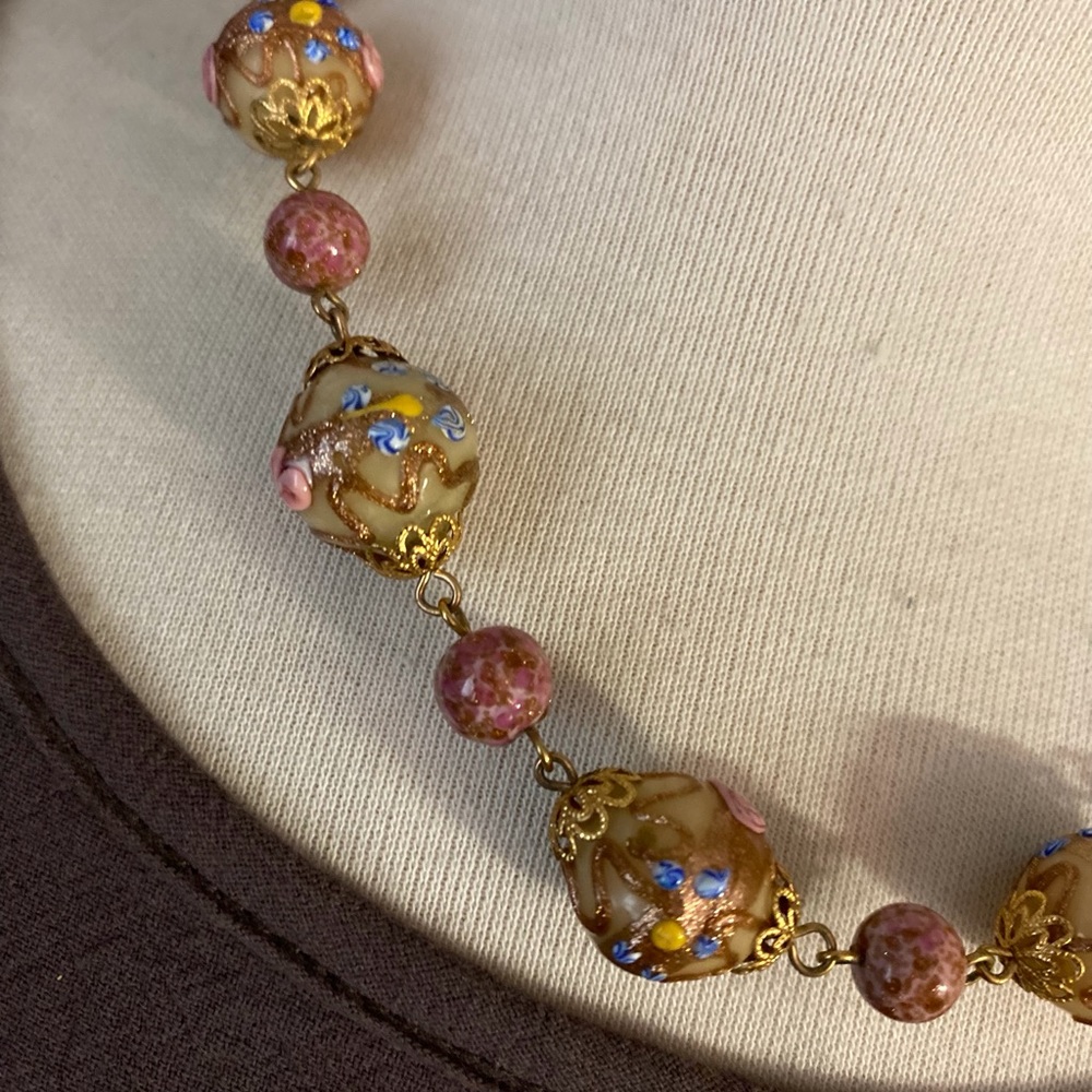 Pink baroque style Venetian glass bead necklace - Picture 3 of 6